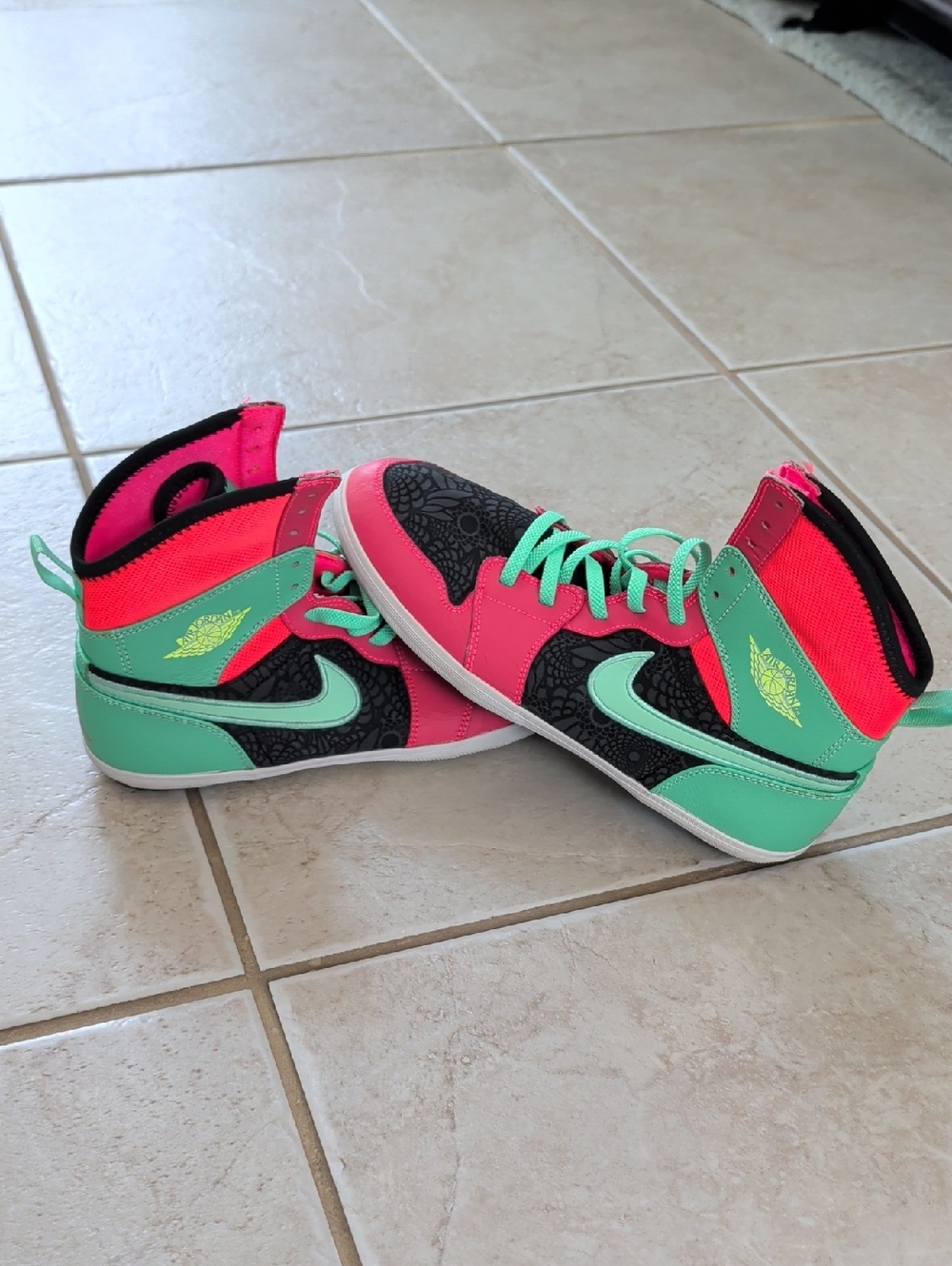 Jordan Kid Size 5 High-Top Sneakers in Neon Pink and Teal Skinny High Air Jordan
